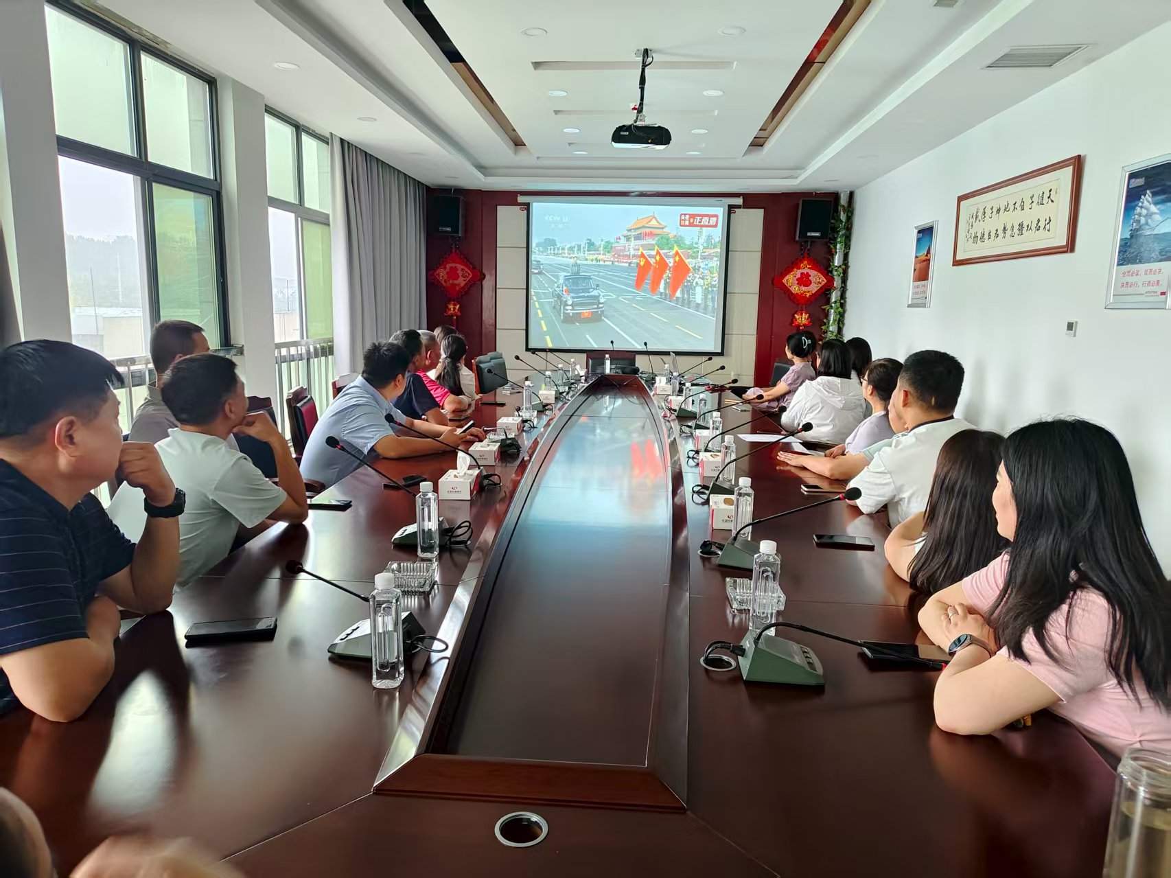 鼎瑞建工集團積極組織全體員工認真收看“紀念中國人民抗日戰(zhàn)爭暨世界反法西斯戰(zhàn)爭勝利80周年大會”